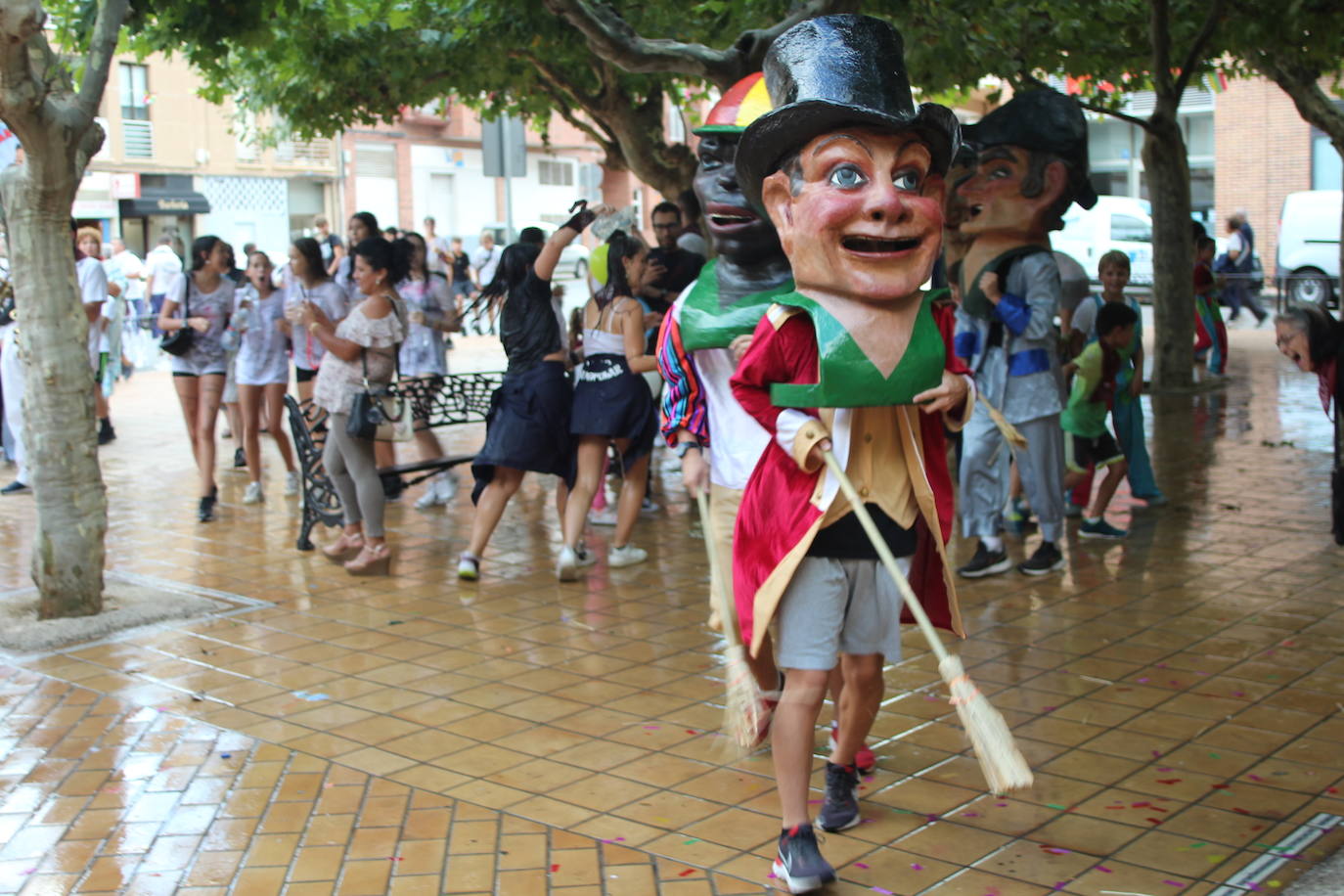 Fotos: Música y cohete de las fiestas de la Cruz de Fuenmayor