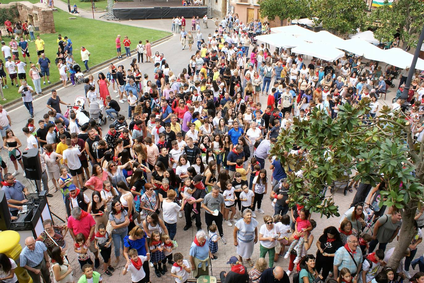 Fotos: Con el cohete arrancan las fiestas de Nájera