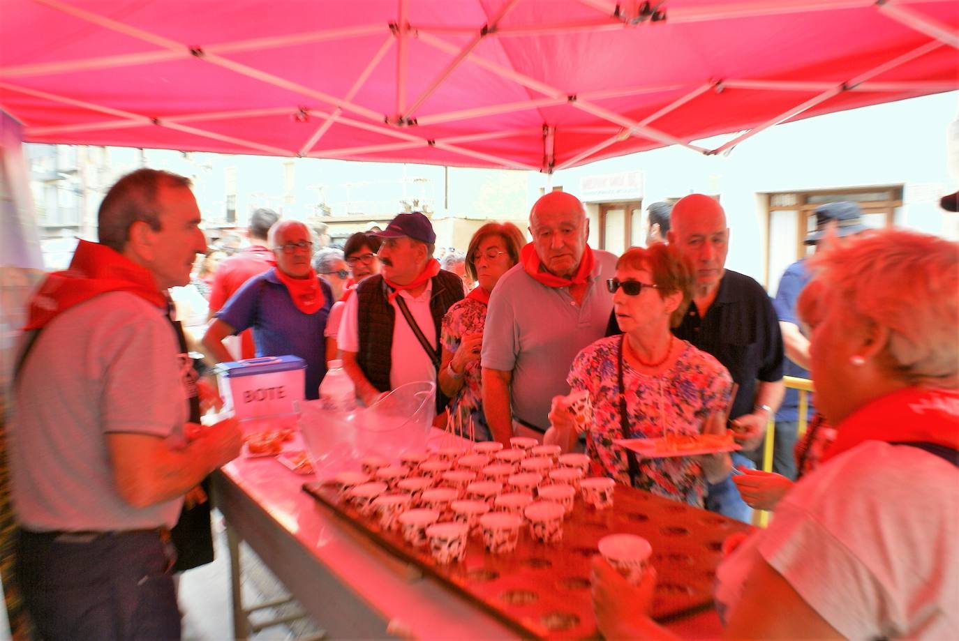 Fotos: Con el cohete arrancan las fiestas de Nájera