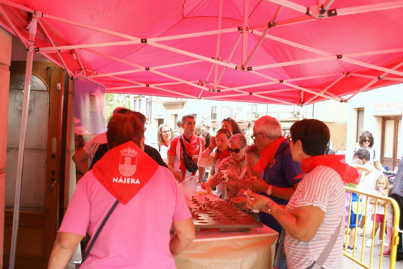 Fotos: Con el cohete arrancan las fiestas de Nájera