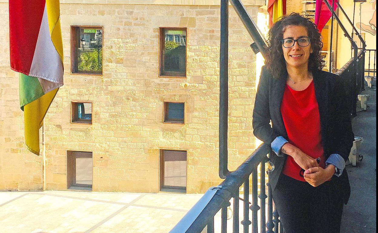 Laura Rivado Casas | Alcaldesa de Haro y concejala de Hacienda: «La  pasarela estará acabada en un año y el ascensor tendrá que esperar» | La  Rioja