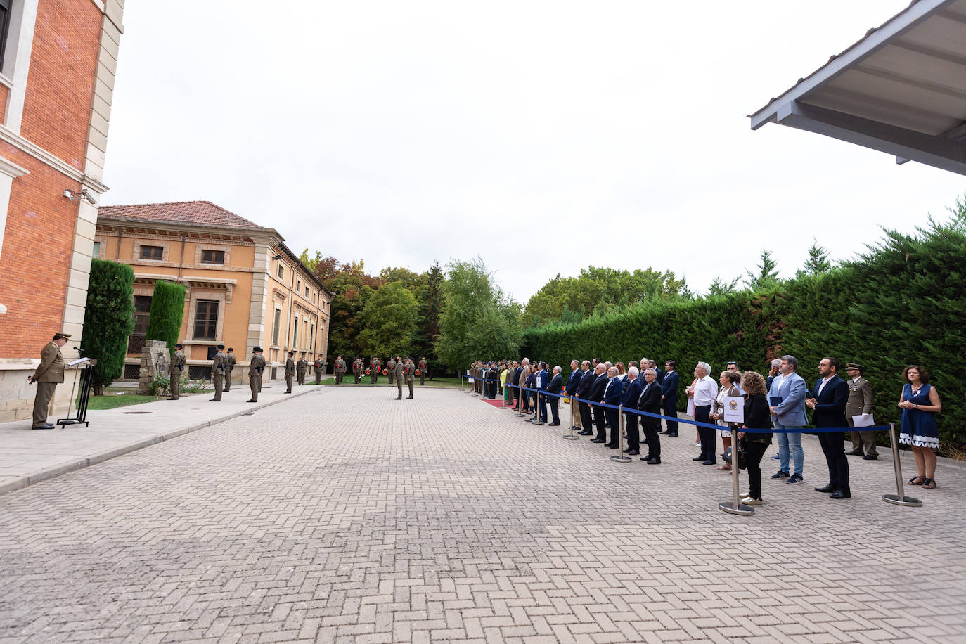 Fotos: El Instituto de Estudios Riojanos (IER), el Ateneo Riojano y la Fundación Ibercaja recogen los galardones de la Delegación de Defensa