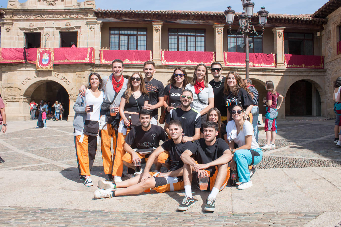 Fotos: El cohete abre las fiestas de Gracias y de San Jerónimo Hermosilla en Santo Domingo