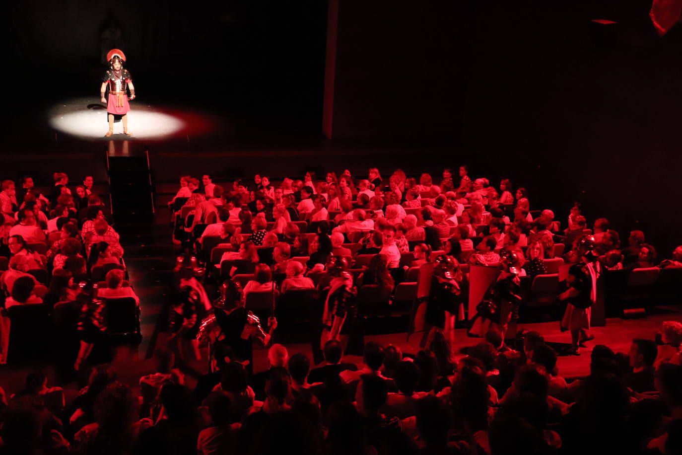 Fotos: Lleno en la representación teatral de la vida de los santos de Arnedo