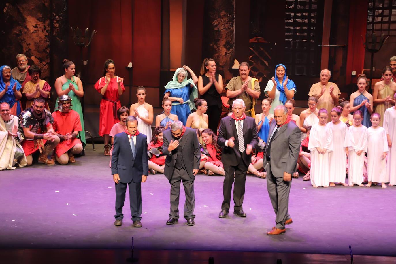 Fotos: Lleno en la representación teatral de la vida de los santos de Arnedo