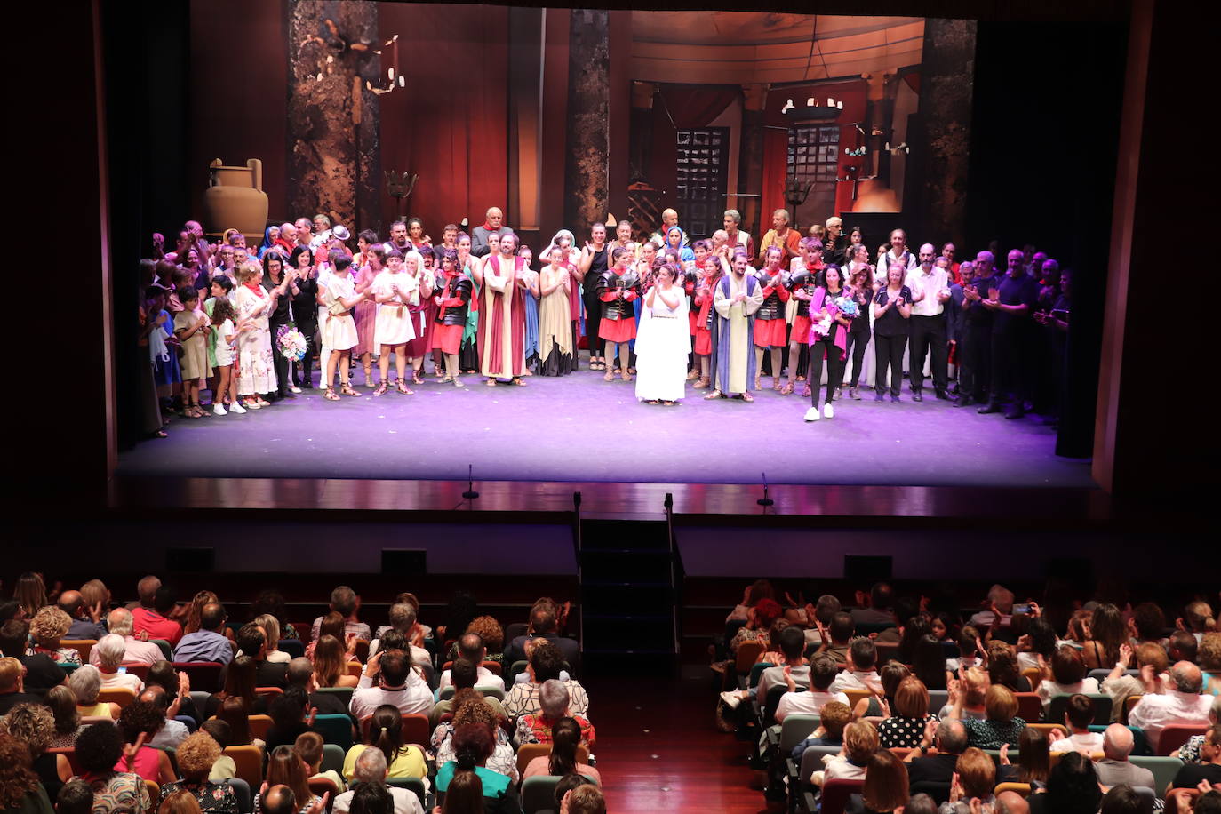 Fotos: Lleno en la representación teatral de la vida de los santos de Arnedo