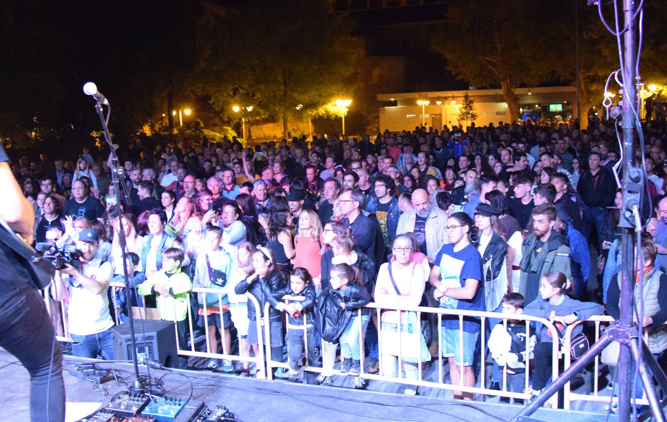 Fotos: Messura abre los conciertos en el parque González Gallarza