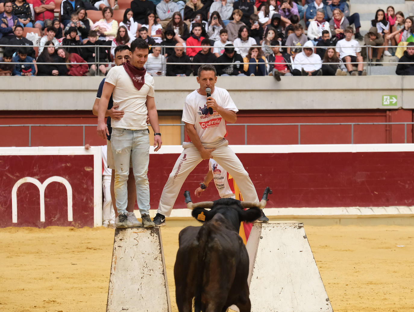 Fotos: Las vaquillas llenan La Ribera el domingo