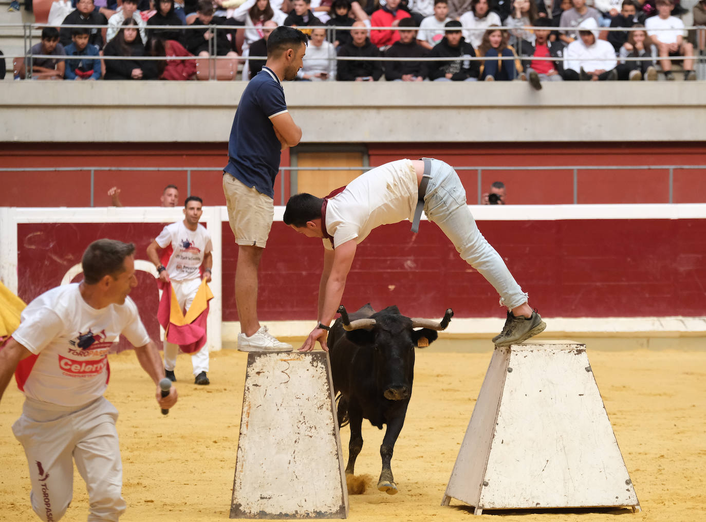 Fotos: Las vaquillas llenan La Ribera el domingo