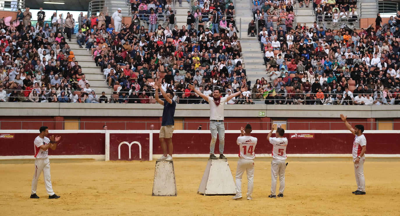 Fotos: Las vaquillas llenan La Ribera el domingo