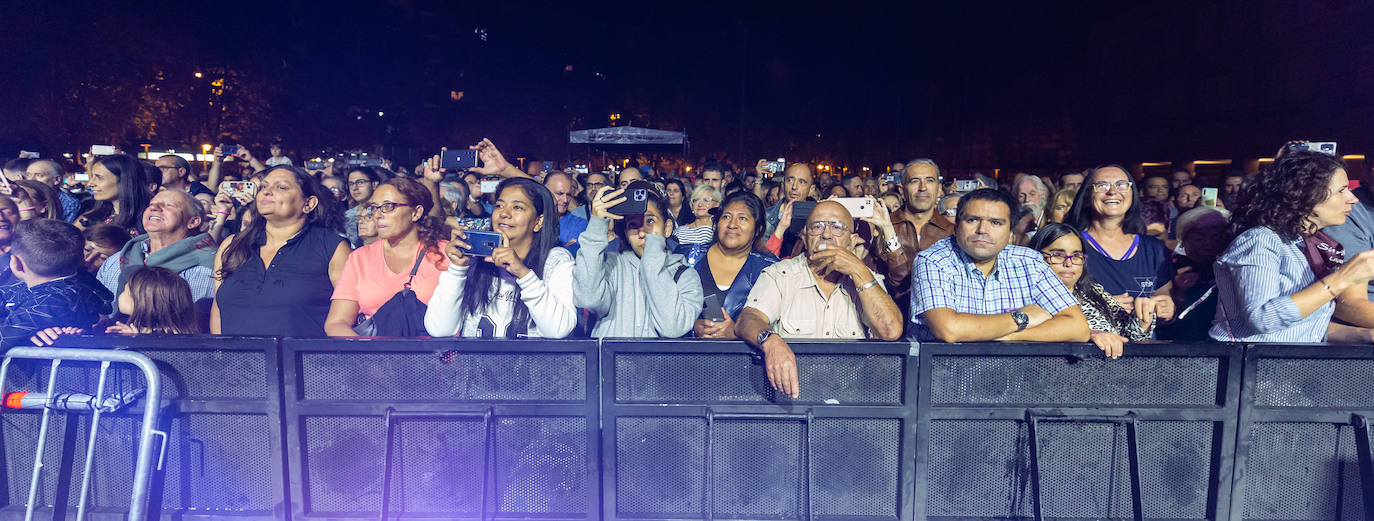 Fotos: Concierto de Café Quijano en la plaza del Ayuntamiento