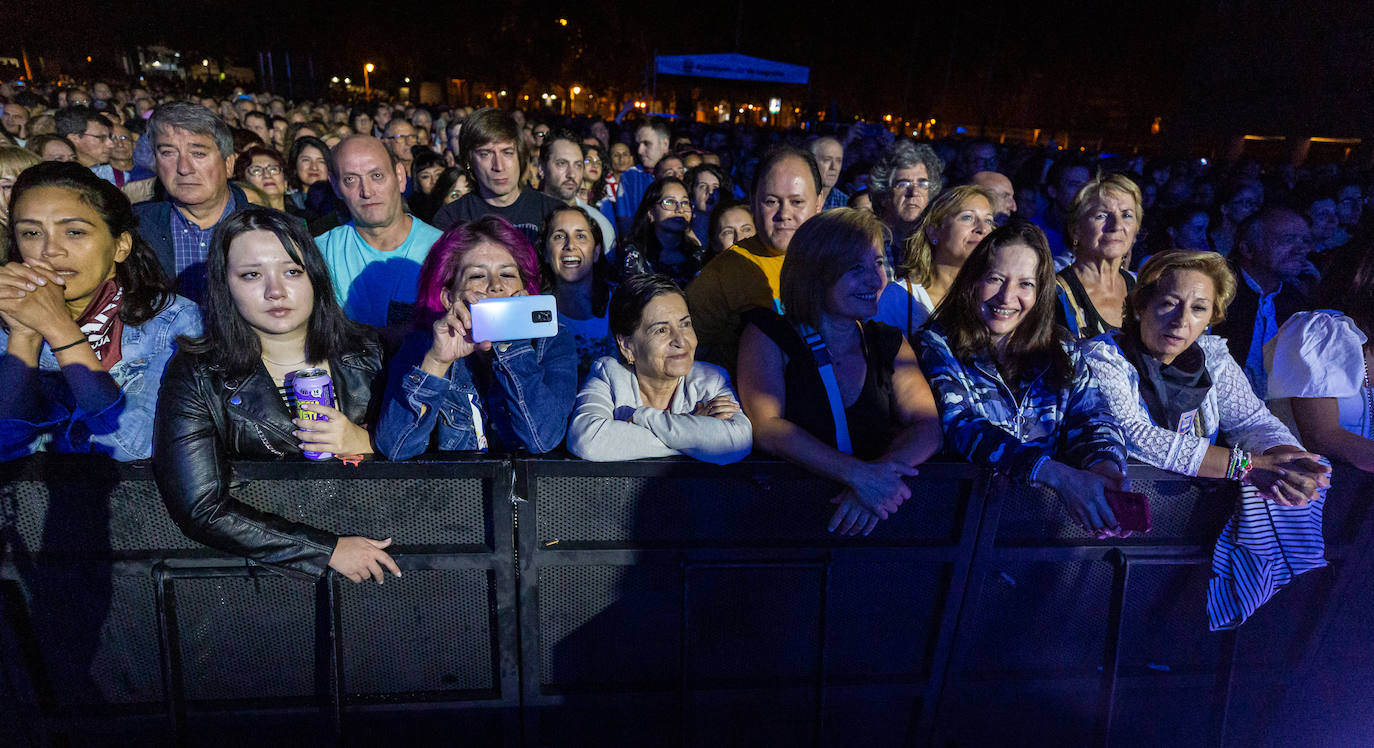 Fotos: Concierto de Café Quijano en la plaza del Ayuntamiento