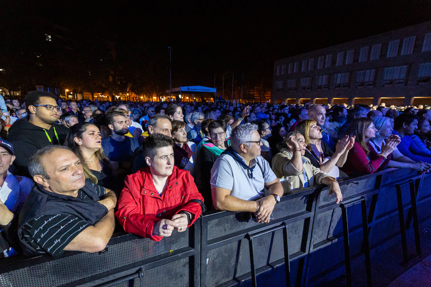 Fotos: Concierto de Café Quijano en la plaza del Ayuntamiento