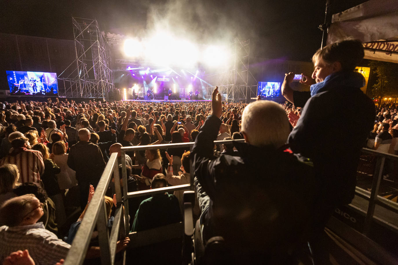 Fotos: Concierto de Café Quijano en la plaza del Ayuntamiento