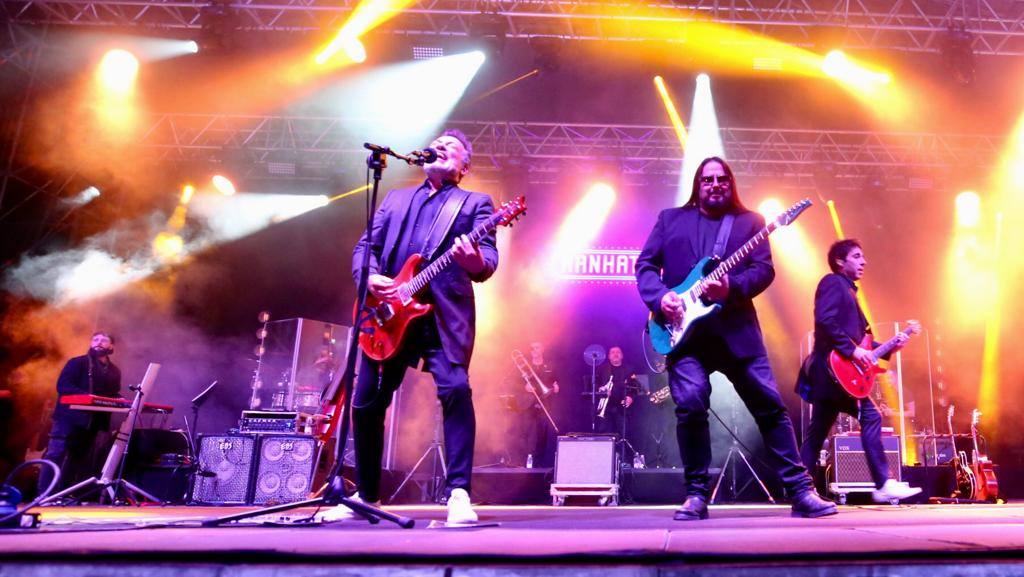 Fotos: Concierto de Café Quijano en la plaza del Ayuntamiento