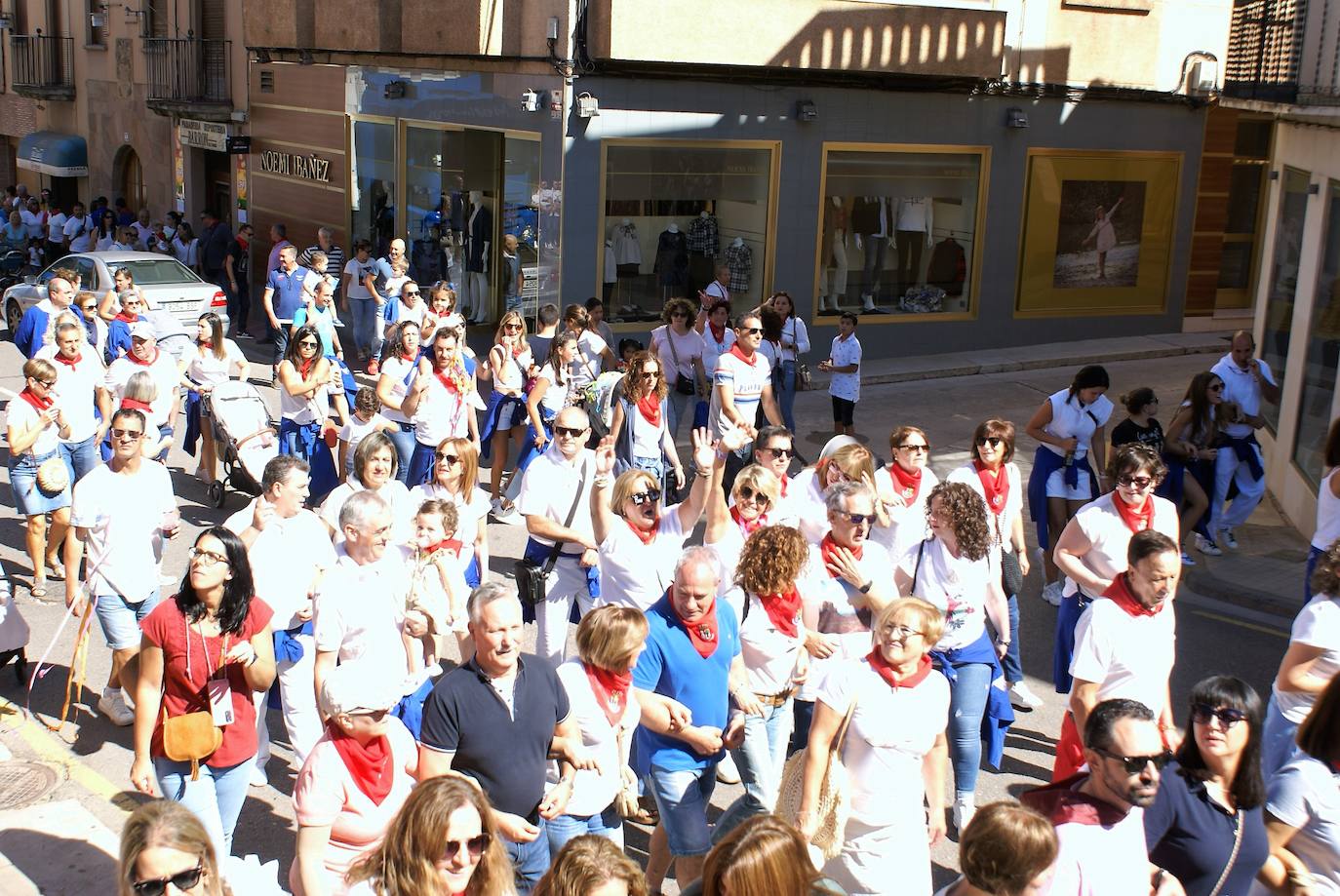 Fotos: Primer día grande de fiestas en Baños de Río Tobía