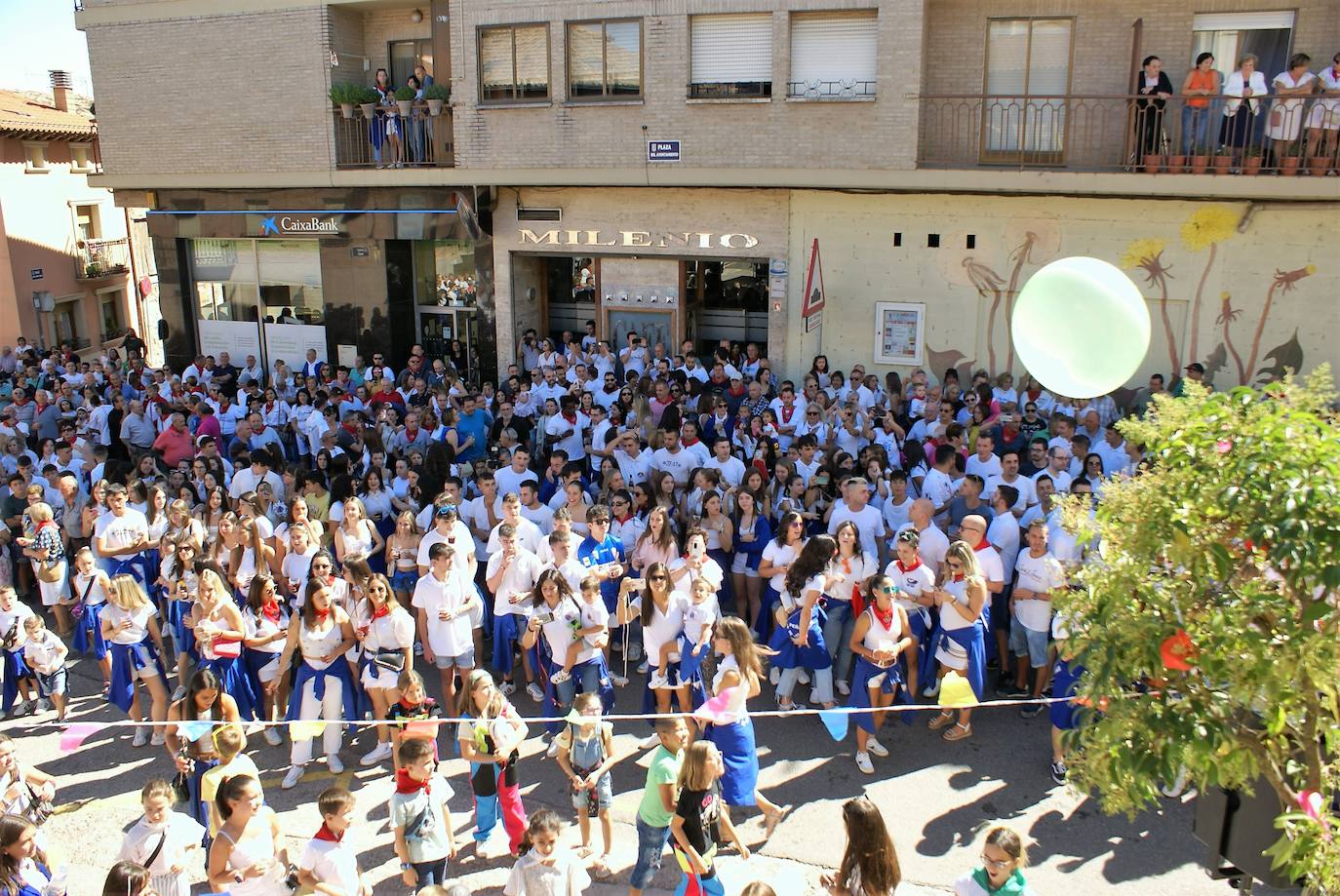 Fotos: Primer día grande de fiestas en Baños de Río Tobía