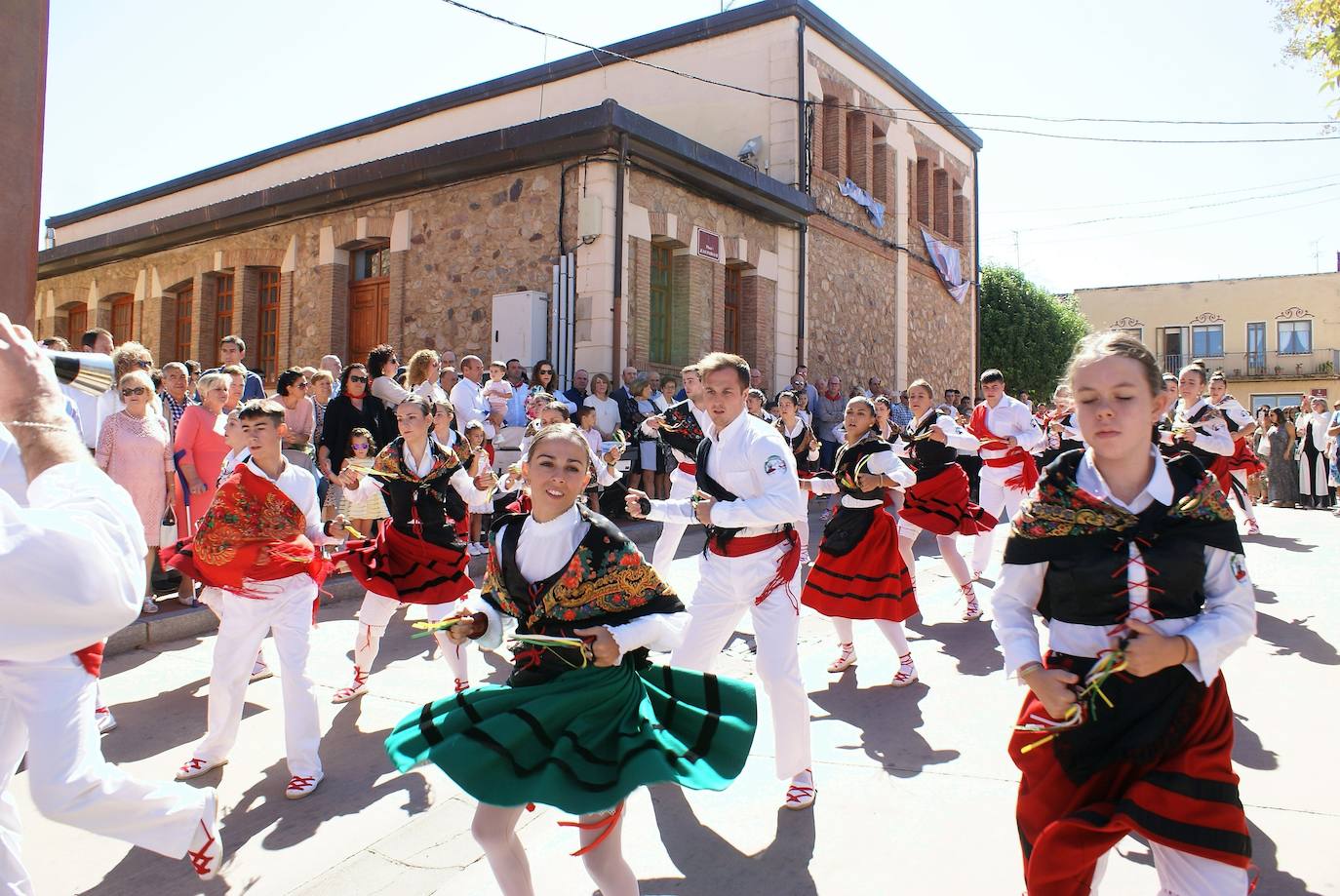 Fotos: Primer día grande de fiestas en Baños de Río Tobía