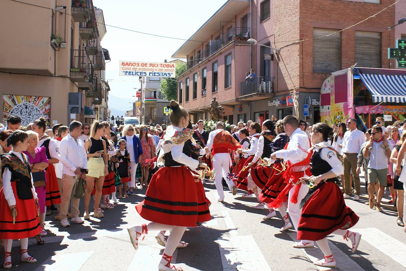 Fotos: Primer día grande de fiestas en Baños de Río Tobía