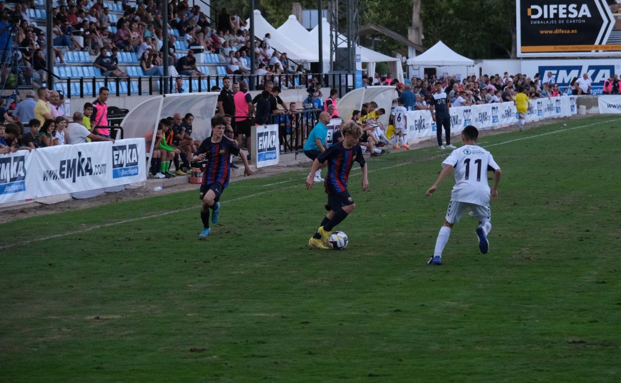 Uno de los partidos de la Arnedo Cup en el campo de Sendero. 