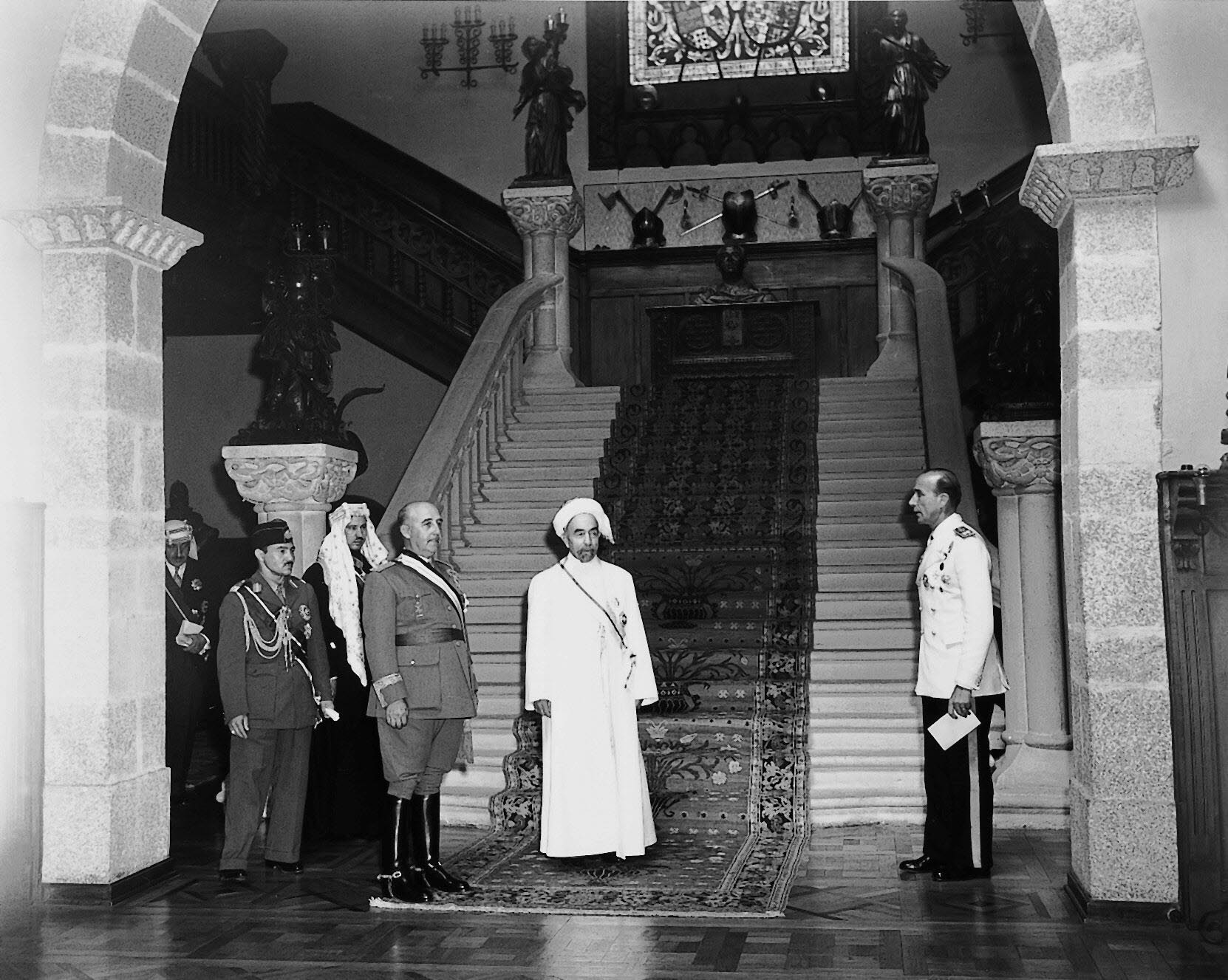 El rey Abdullah de Jordania visita a Francisco Franco en el Pazo de Meirás.