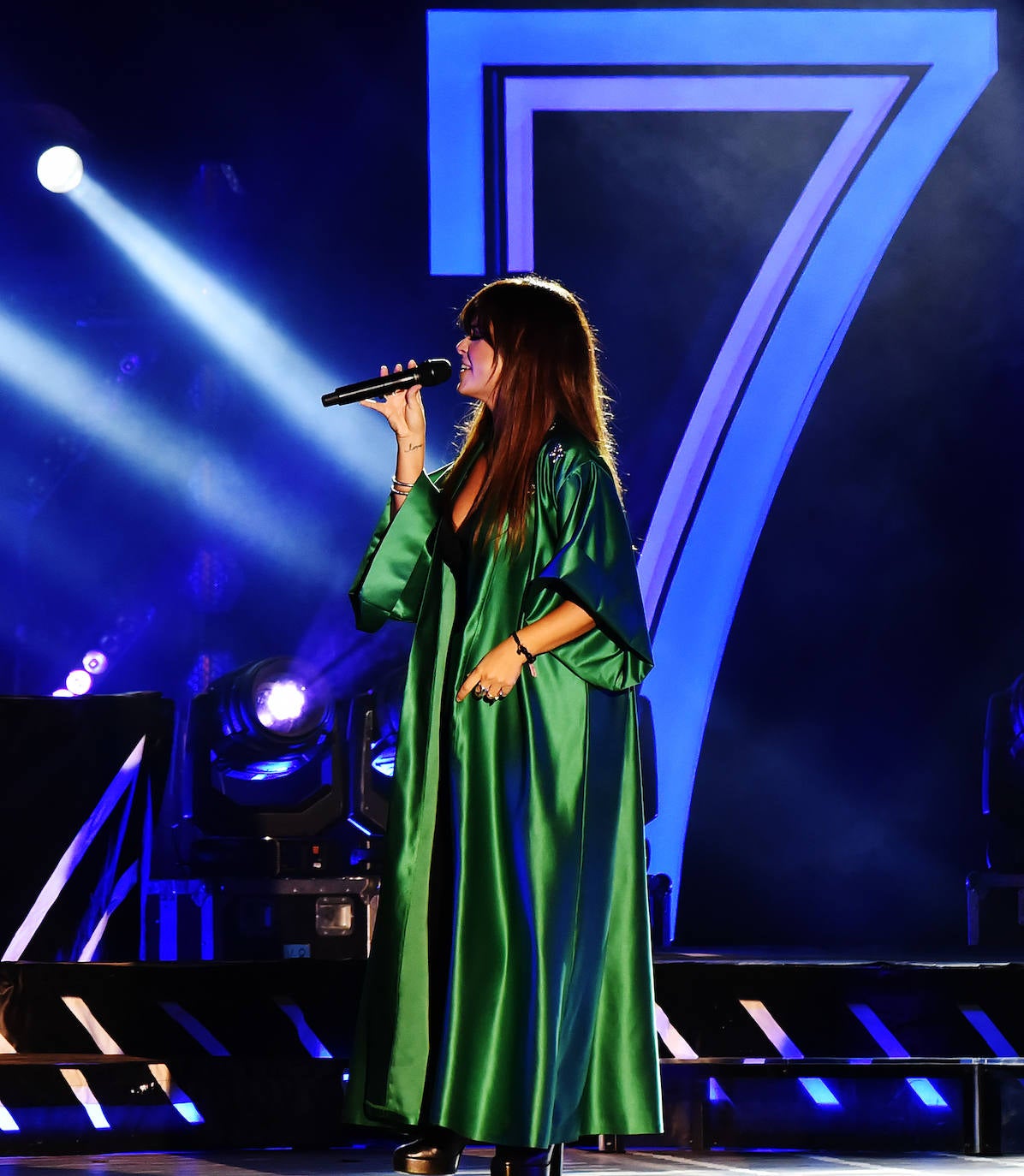 Fotos: Vanesa Martín llenó la plaza del Ayuntamiento de Logroño en su concierto de San Mateo