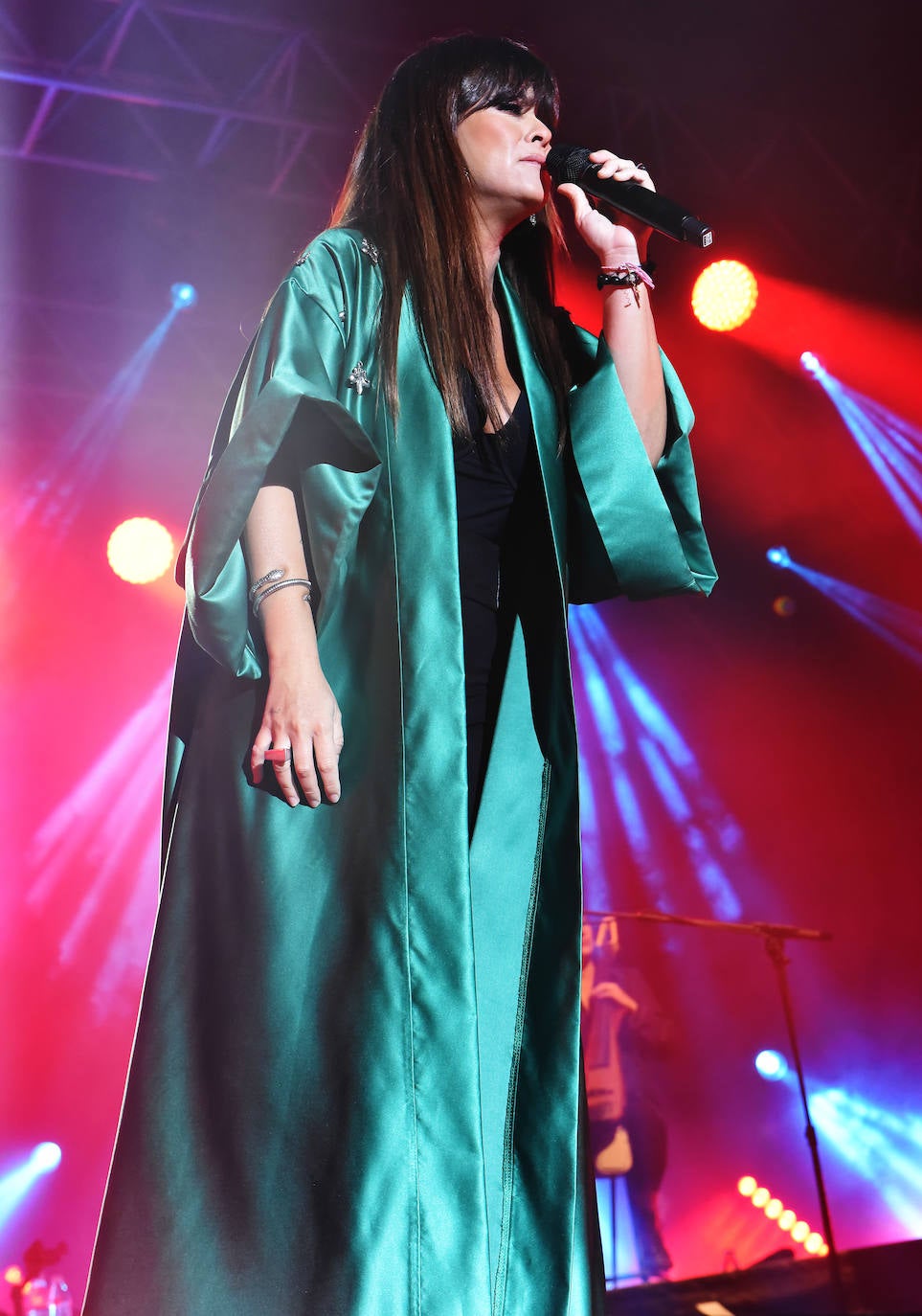 Fotos: Vanesa Martín llenó la plaza del Ayuntamiento de Logroño en su concierto de San Mateo