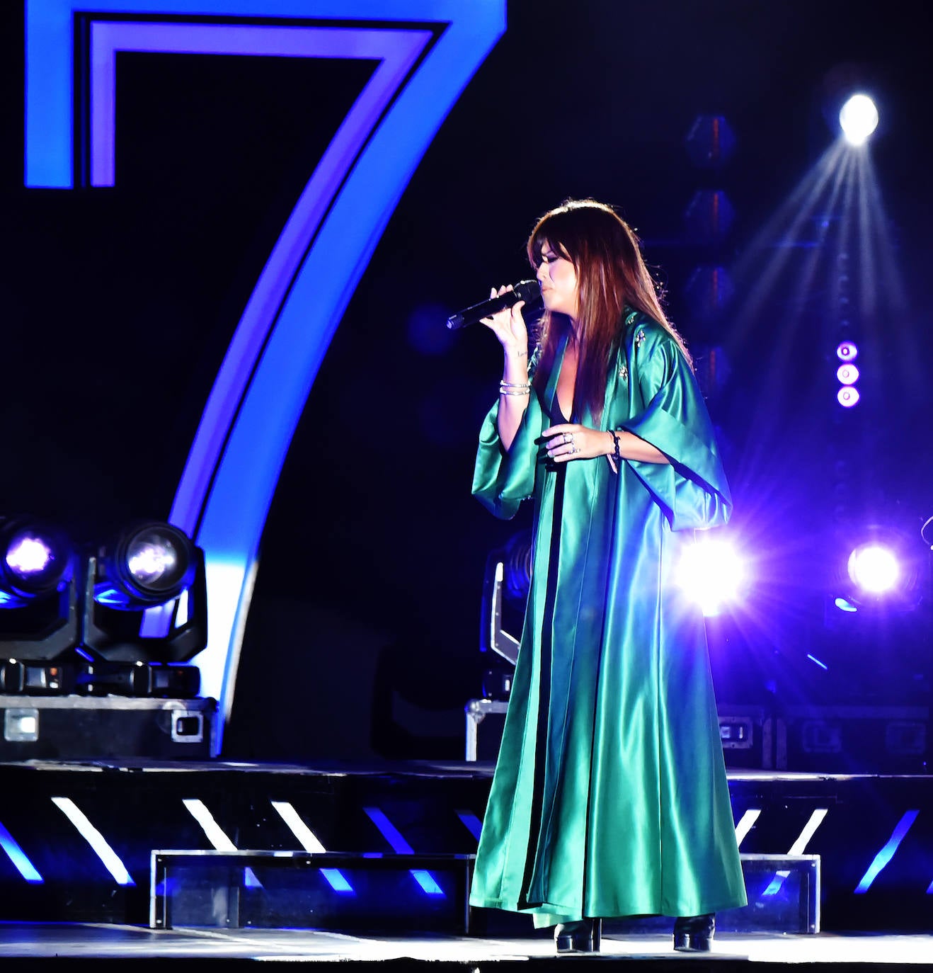 Fotos: Vanesa Martín llenó la plaza del Ayuntamiento de Logroño en su concierto de San Mateo