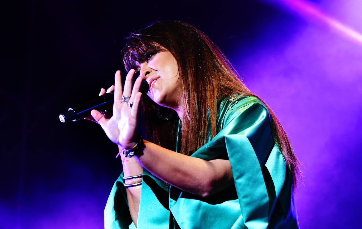 Fotos: Vanesa Martín llenó la plaza del Ayuntamiento de Logroño en su concierto de San Mateo