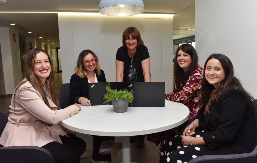 Rebeca Merelo, Valentina Ruiz Clavijo, Uxue Pando, Inmaculada Losa y Blanca Herreros, responsables del Servicio de Orientación Académica de UNIR. 