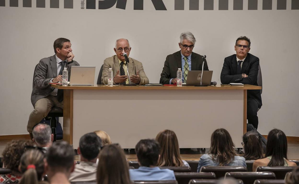 Uruñuela, durante una reciente reunión con directores de colegios concertados.