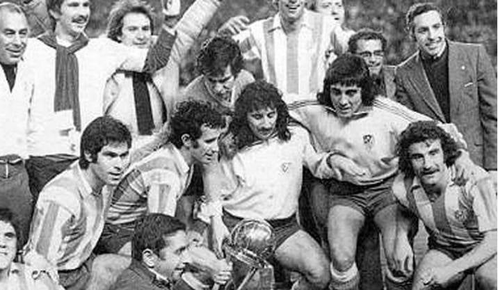 Pacheco, arriba a la izquierda, durante la celebración del título.