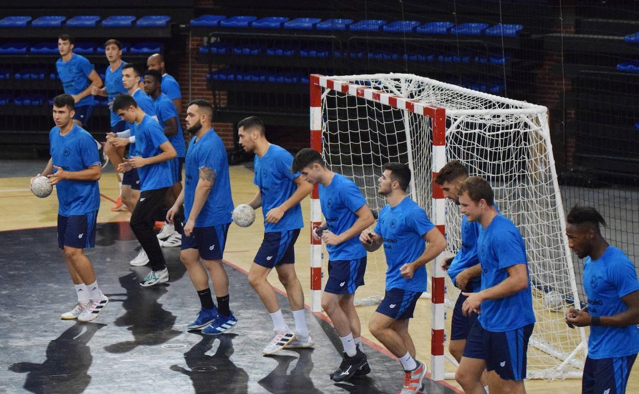 Entrenamiento del Ciudad de Logroño en el Palacio de los Deportes. 