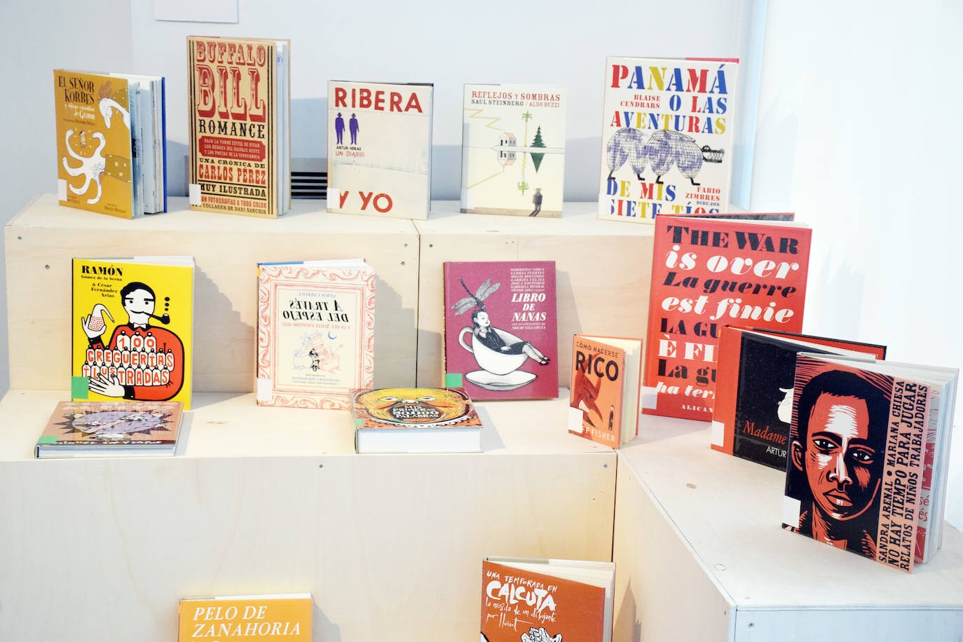 Fotos: La Rafael Azcona expone ilustraciones y libros de Media Vaca con el tema del dinero
