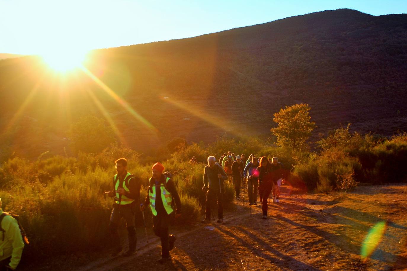 Fotos: Más de 300 senderistas recorren la Sierra de Cebollera