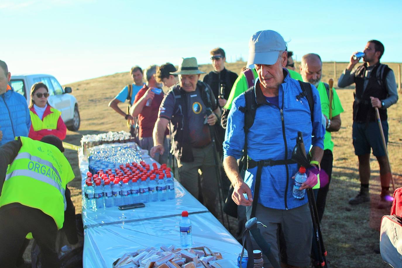 Fotos: Más de 300 senderistas recorren la Sierra de Cebollera