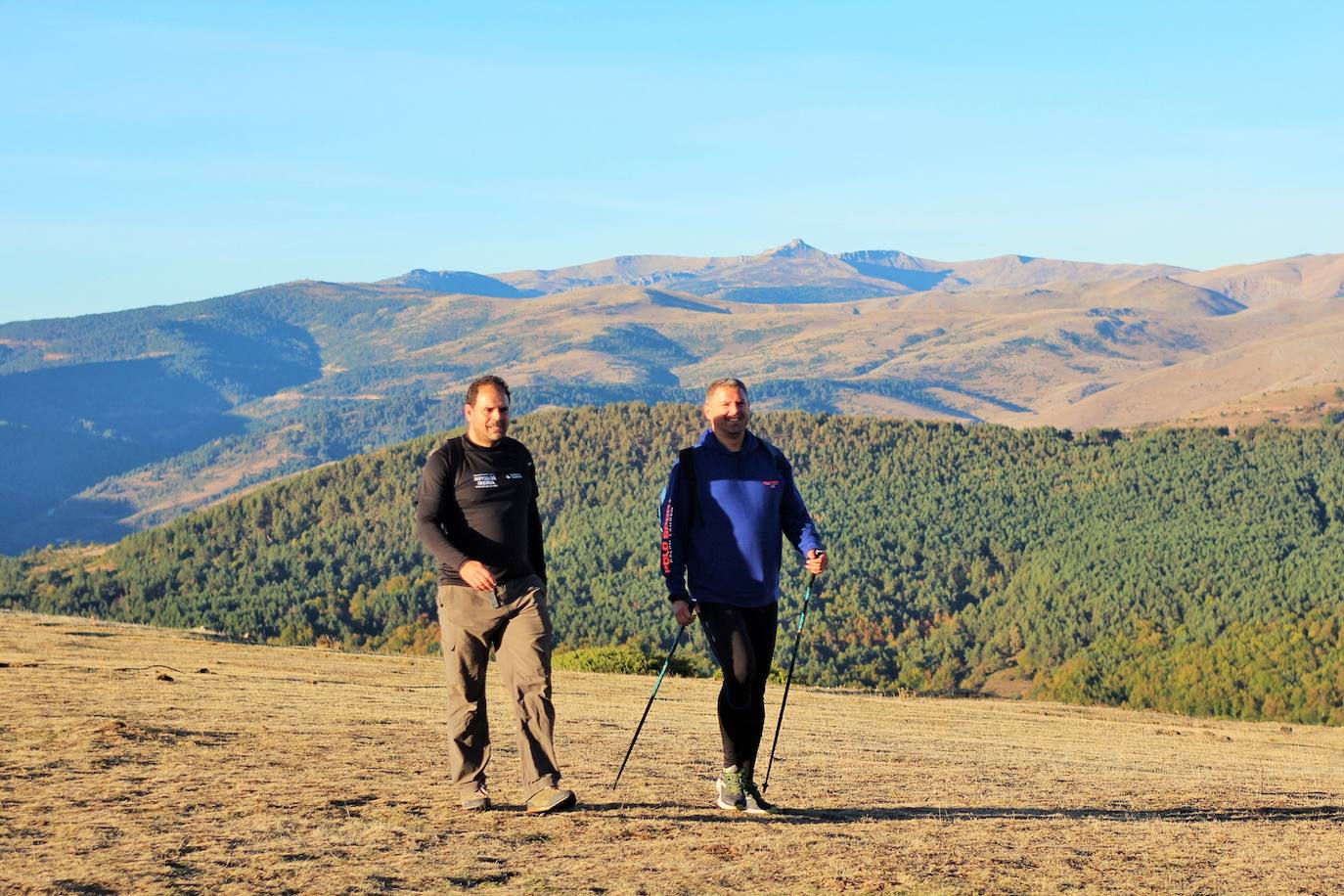 Fotos: Más de 300 senderistas recorren la Sierra de Cebollera