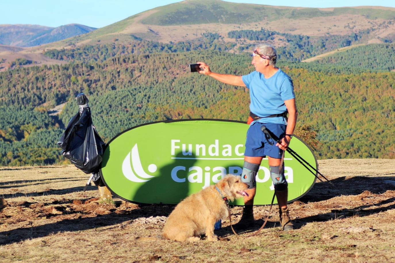 Fotos: Más de 300 senderistas recorren la Sierra de Cebollera