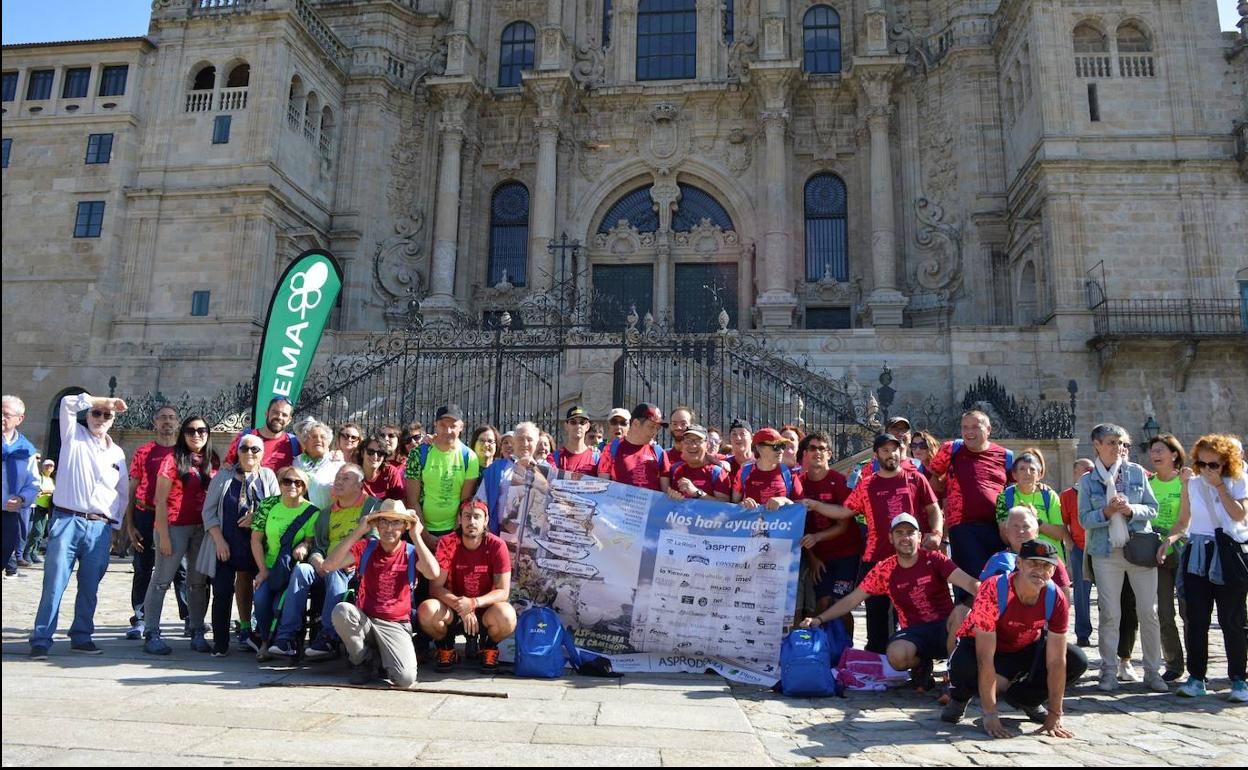 Los peregrinos de 'Asprodema en Camino' alcanzan Santiago de Compostela