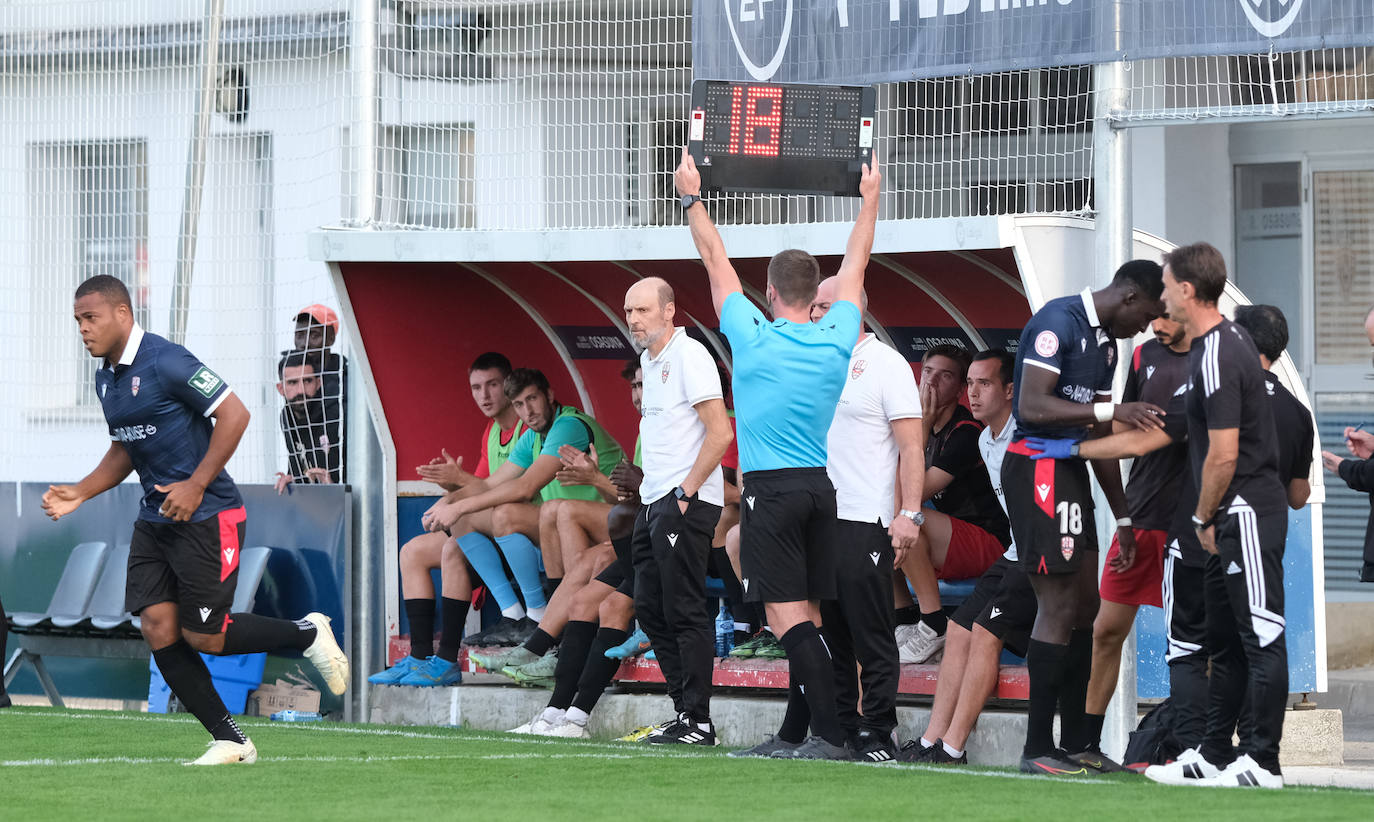 Fotos: La UD Logroñés cae ante el Osasuna Promesas