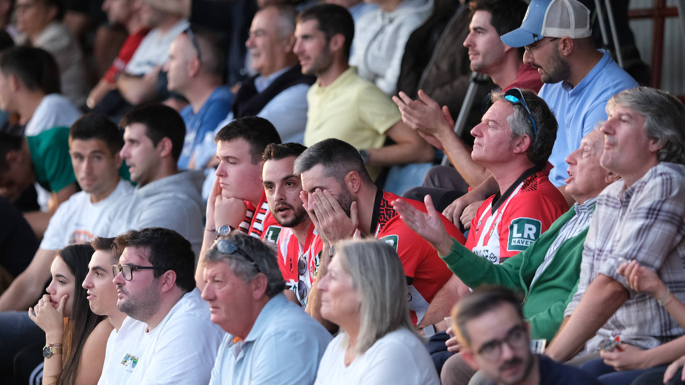 Fotos: La UD Logroñés cae ante el Osasuna Promesas