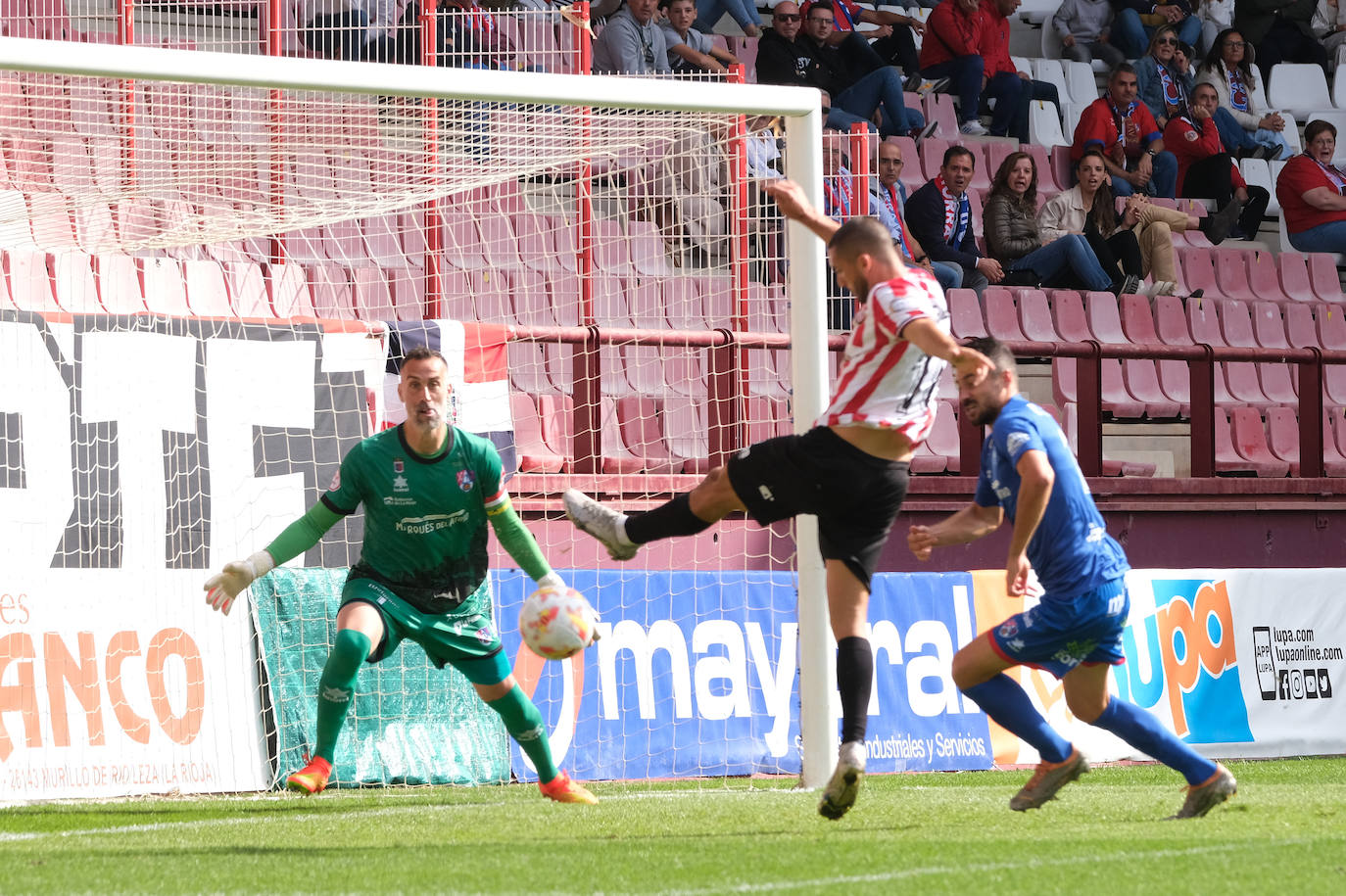 Fotos: Victoria del Calahorra frente a la SD Logroñés (0-2)
