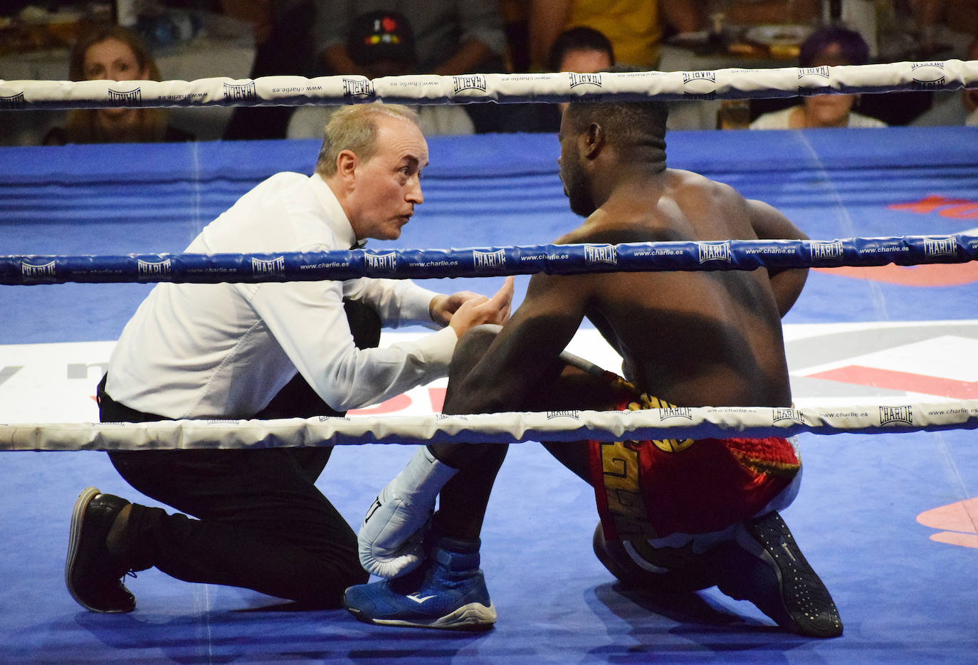 Fotos: Velada de boxeo en Villamediana: el riojano Gazi Khalidov gana su primer combate profesional