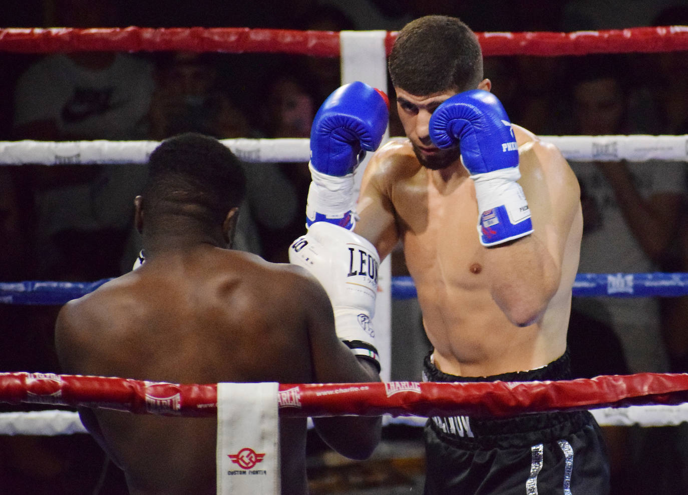 Fotos: Velada de boxeo en Villamediana: el riojano Gazi Khalidov gana su primer combate profesional