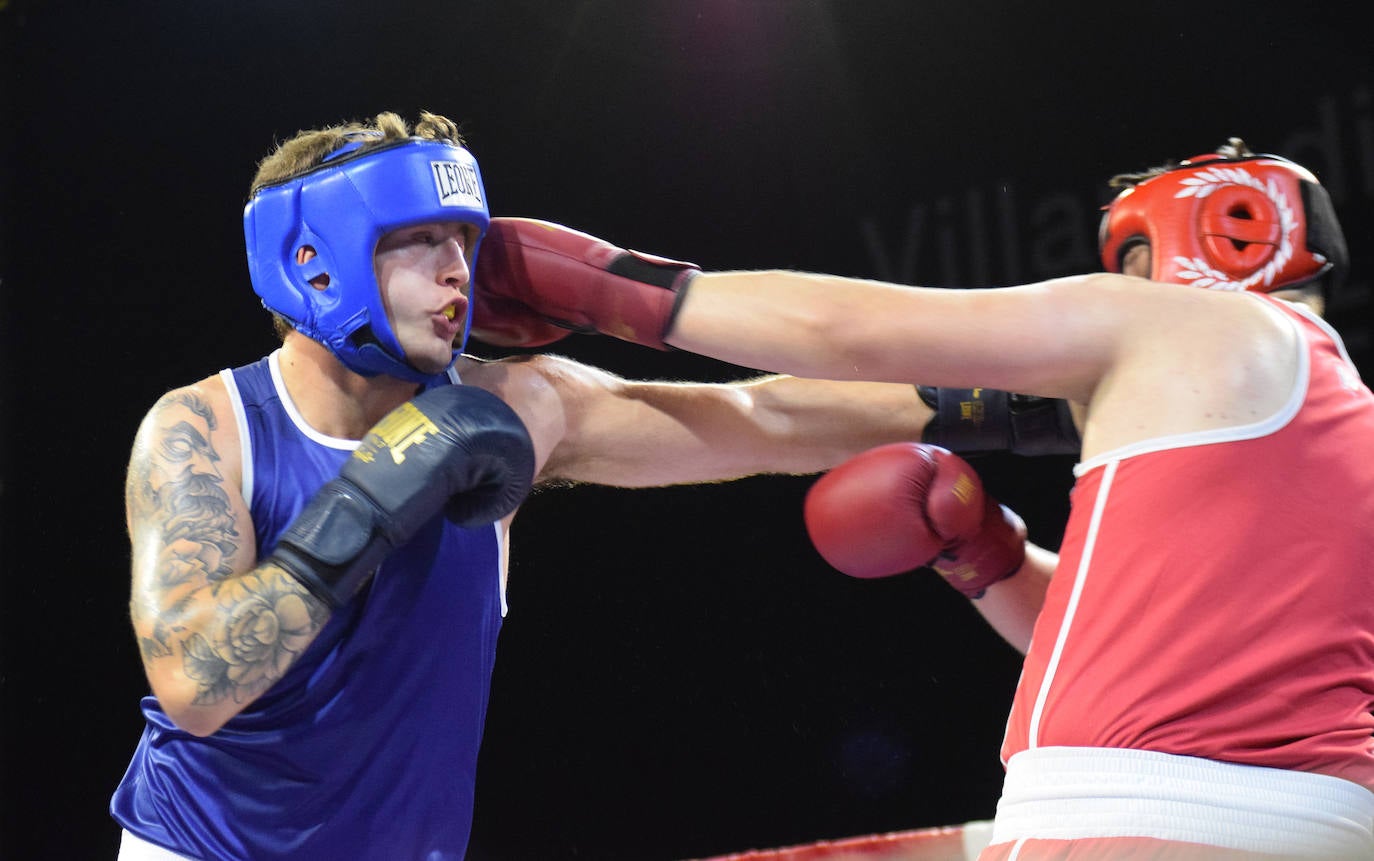 Fotos: Velada de boxeo en Villamediana: el riojano Gazi Khalidov gana su primer combate profesional