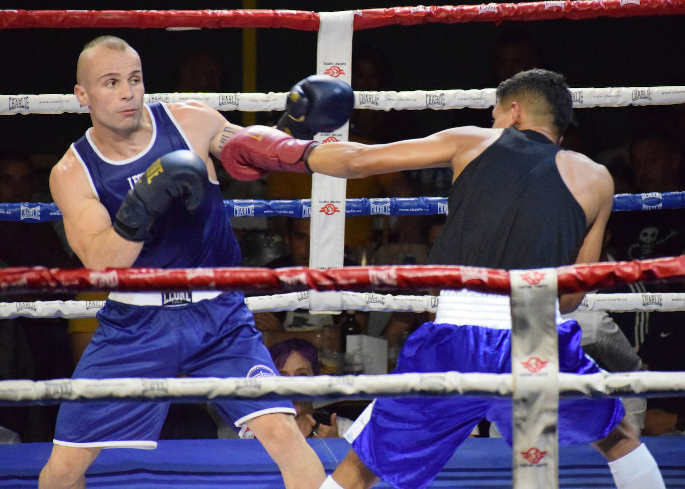 Fotos: Velada de boxeo en Villamediana: el riojano Gazi Khalidov gana su primer combate profesional