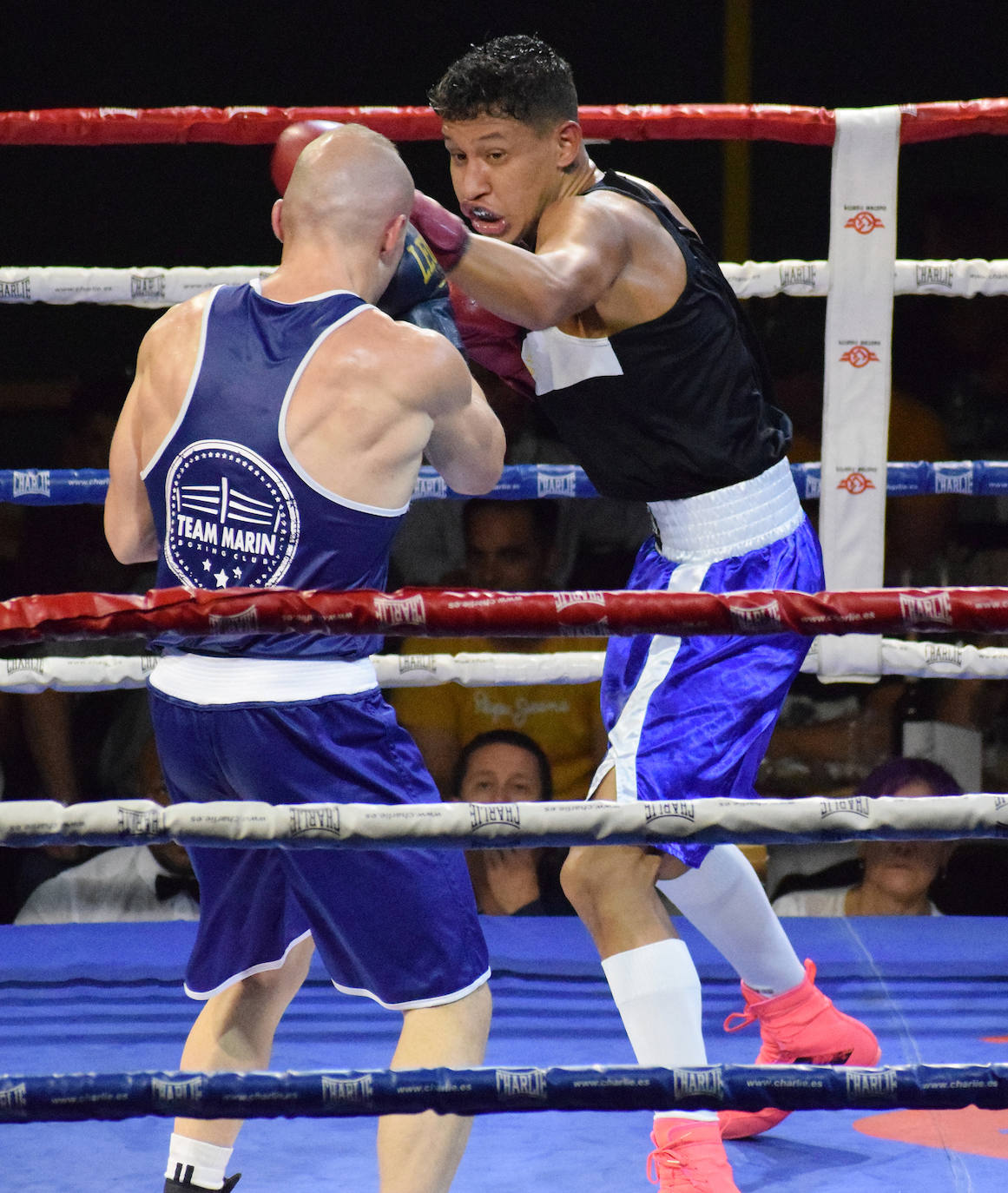 Fotos: Velada de boxeo en Villamediana: el riojano Gazi Khalidov gana su primer combate profesional