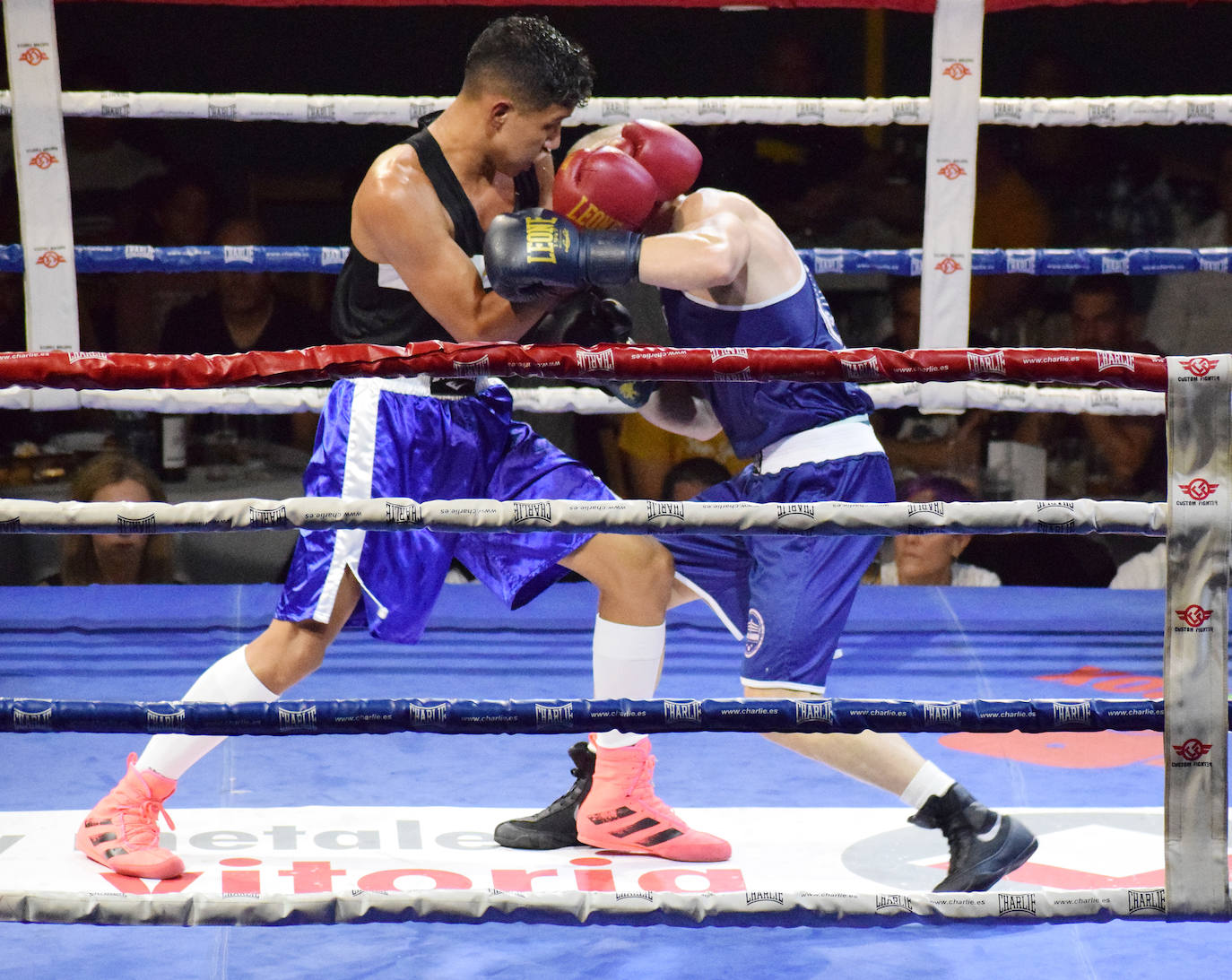 Fotos: Velada de boxeo en Villamediana: el riojano Gazi Khalidov gana su primer combate profesional