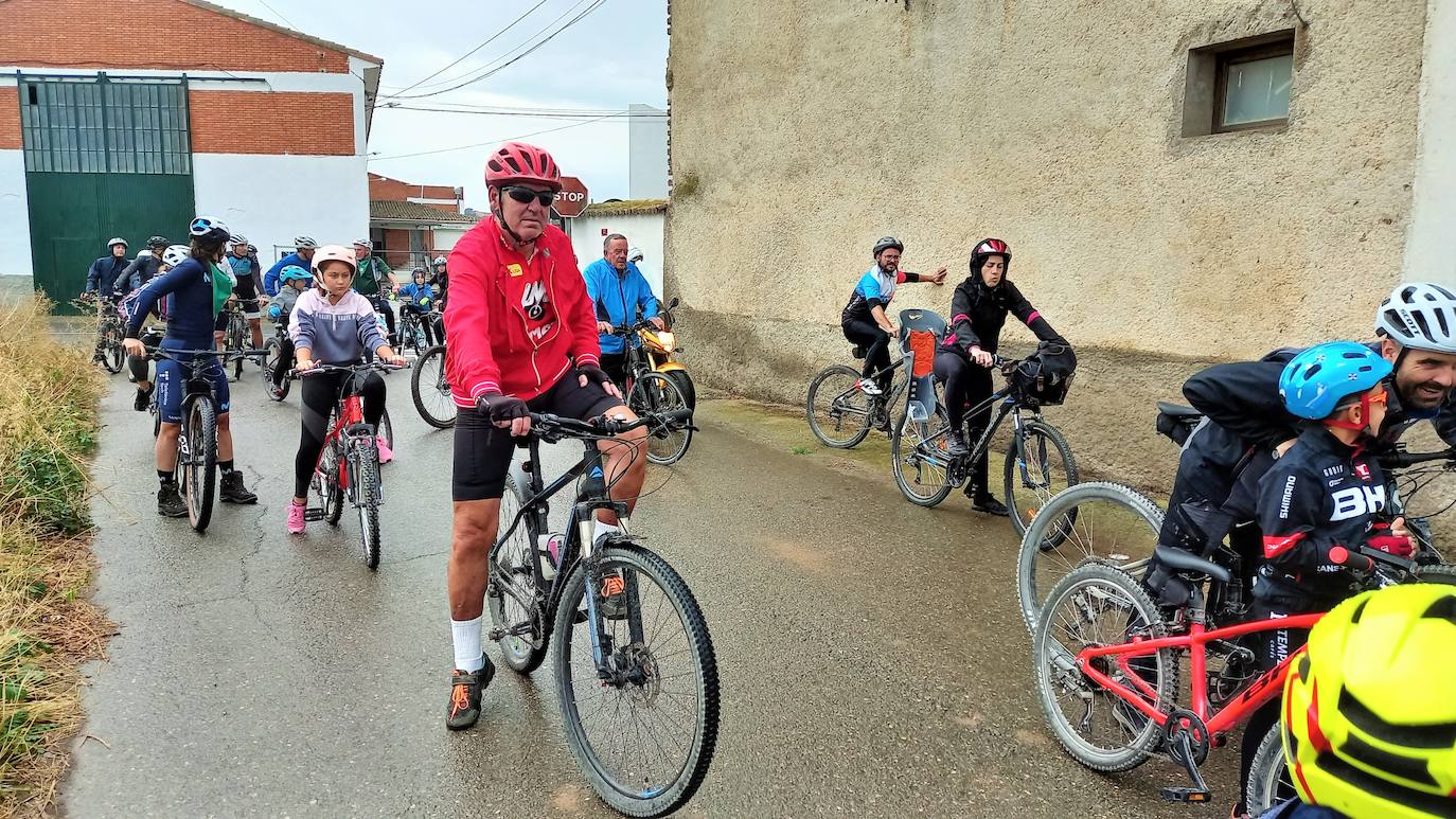 Fotos: Sheyla Gutiérrez pedalea con sus vecinos por Varea