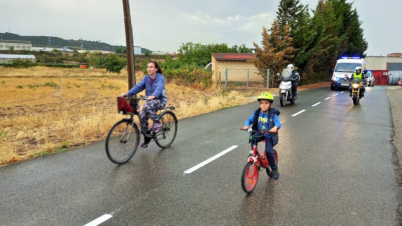 Fotos: Sheyla Gutiérrez pedalea con sus vecinos por Varea